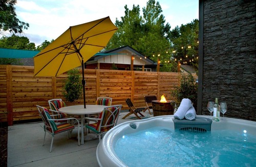 Loveland Apartment | Cozy Bungalow w/Hot Tub & Fire Pit, Walk Downtown