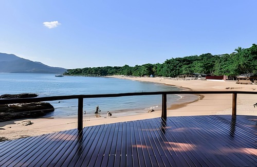 Veloso Condo | Cozy Bungalow with Hot Tub in Ilhabela