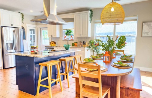 South Seminole Heights House | Cozy Bungalow with Private Hot Tub and Fire pit