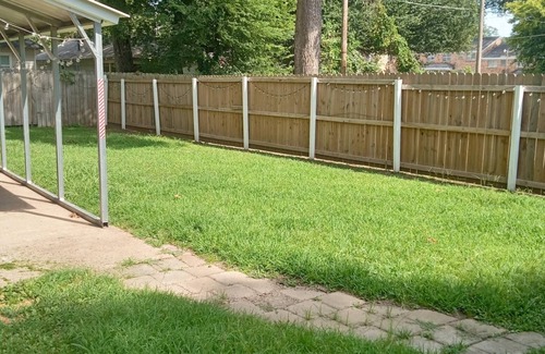 Cooper-Young Historic District House | "Cozy Bungalow with Serene Fenced Yard - Stroll to Top Restaurants/Bars!nn
