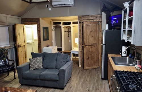 Leakey Apartment | Cozy “Bunkhouse” cabin in charming Leakey with WiFi, AC. Near Frio and Garner!