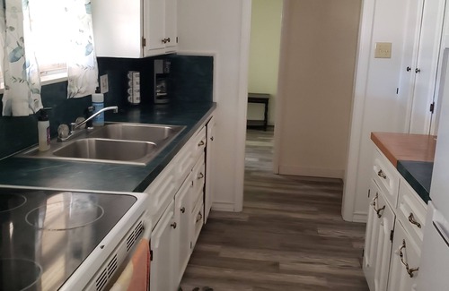 Chalk House | Cozy Bunkhouse in Paducah,Texas. Pet Friendly!