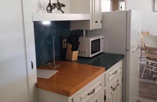Chalk House | Cozy Bunkhouse in Paducah,Texas. Pet Friendly!