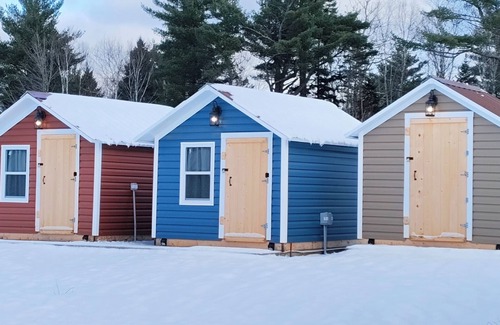 Smiths Corner Cabin | Cozy Bunkie Cabin(dbl bed with dbl Bunkie bed) close to lakes,zipline &vineyards