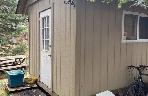 Lake of Bays Cabin | Cozy Bunkie for two!