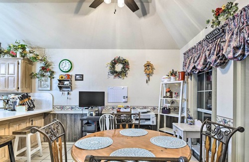 Burleson House | Cozy Burleson Retreat ~ 16 Mi to Fort Worth!