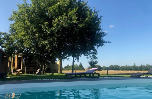 Aigrefeuille-sur-Maine Cottage | Cozy Cabin with Private Pool & Garden Views in Nantais Vineyard, Near Nantes