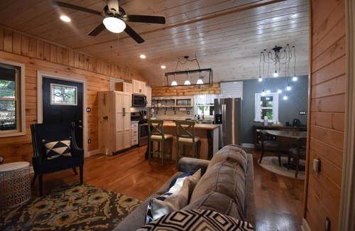Fry Cabin | Cozy cabin, 1.5 miles to downtown McCaysville; shops/restaurants & Toccoa River