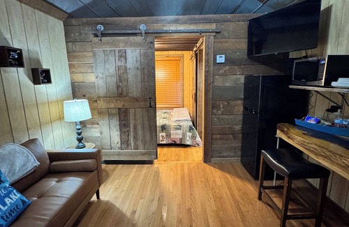 Townville Cabin | Cozy Cabin 1/LAKE HARTWELL/Green Pond & Broyles Lndgs/Lockable Boat Shelter