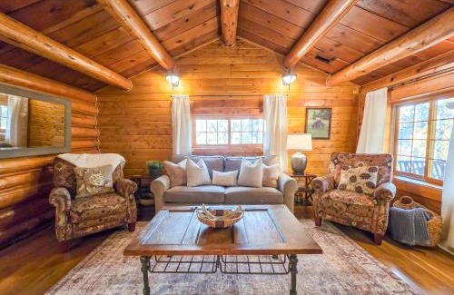 Island Park House | Cozy Cabin, 15 Min To Yellowstone Lake Views