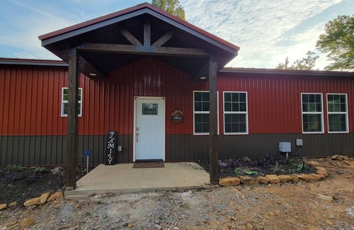 Elkins Cabin | Cozy cabin 16 miles from Razorback Stadium great for game weekends.
