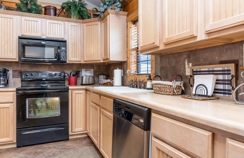 Branson Theater District Cabin | Cozy Cabin 2 - A Great Holiday Family Place - Come Play and Stay!