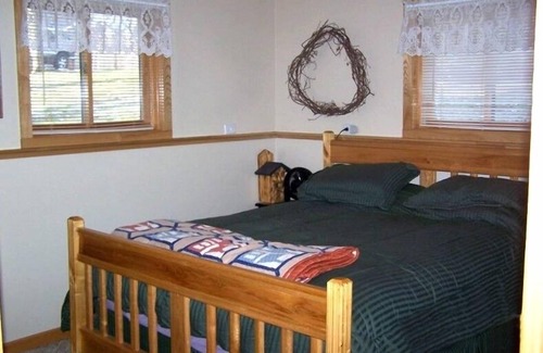 Cumberland Cabin | Cozy Cabin -2 Hr from Twin Cities,Economy Pricing! Have to C