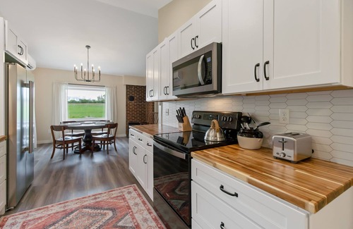 Womelsdorf Cabin | Cozy Cabin/2 queen beds/Loft - 2 beds/Country Side - Central location