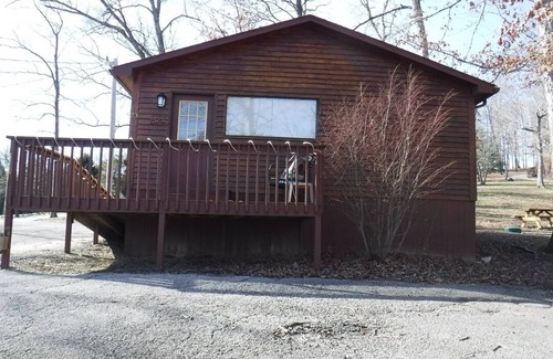 Eckerty Cabin | Cozy Cabin 23 One Bedroom Located on Patoka Lake in Southern Indiana