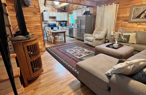 Moundville Cabin | Cozy Cabin 25 minutes from UofA!
