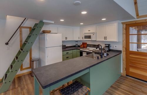 Merrifield Cabin | Cozy cabin 25ft off the water! Near shopping, Restaurants, Attractions & Golf!