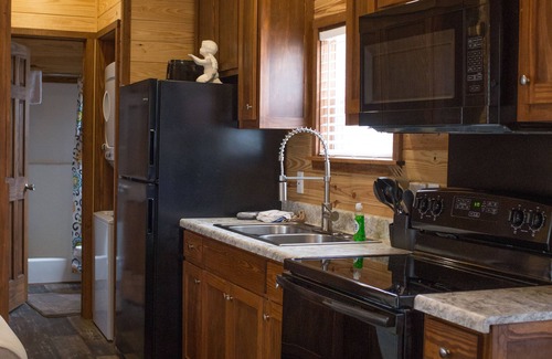 Holladay Cottage | Cozy Cabin #28 Kentucky Lake GREAT fishing - Camden TN