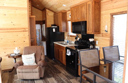 Holladay Cottage | Cozy Cabin #28 Kentucky Lake GREAT fishing - Camden TN