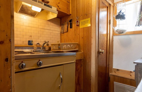Cooke City-Silver Gate Cabin | Cozy Cabin 4 Miles to YNP and 20 Minutes from the Lamar Valley!