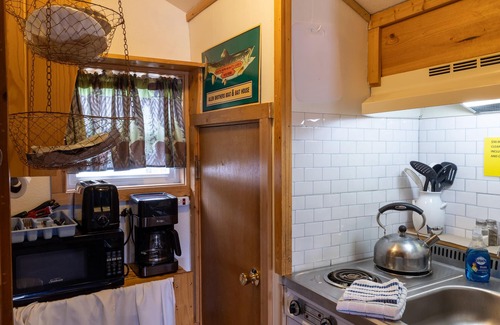 Cooke City-Silver Gate Cabin | Cozy Cabin 4 Miles to YNP and 20 Minutes from the Lamar Valley!