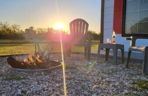 Waco House | Cozy Cabin 5 min from Waco, 10 from Baylor, 15 from Silos