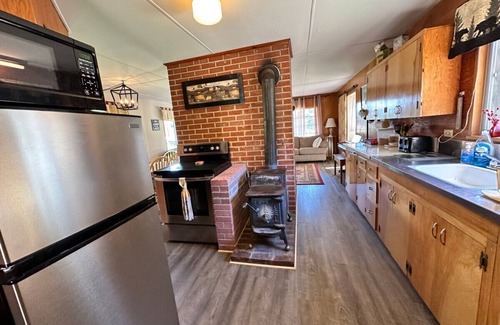 Tamarack Resort House | Cozy Cabin Across the Road from Lake Cascade, 4 miles to Tamarack Resort