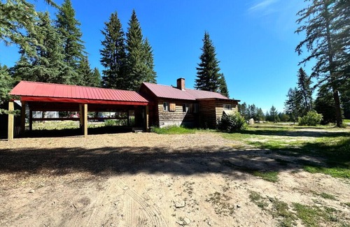 Tamarack Resort House | Cozy Cabin Across the Road from Lake Cascade, 4 miles to Tamarack Resort