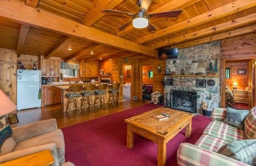 Cushing Cabin | Cozy Cabin at Fish Trap Lake