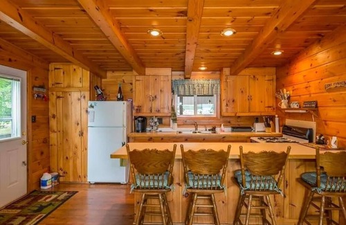Cushing Cabin | Cozy Cabin at Fish Trap Lake
