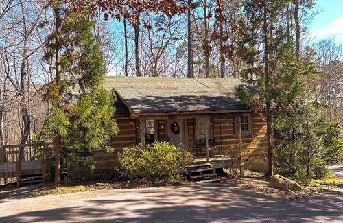 Dallas Cabin | Cozy cabin at Indigo Falls
