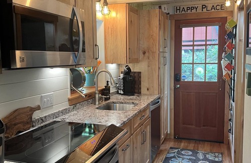 Hoodsport Cabin | Cozy cabin at Lake Cushman in Hoodsport, WA with AC, Wi-Fi, kayak, beach