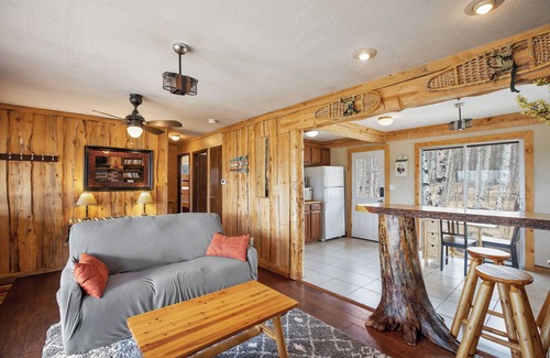 Lake George Cabin | Cozy Cabin -backs to forest, close to fishing