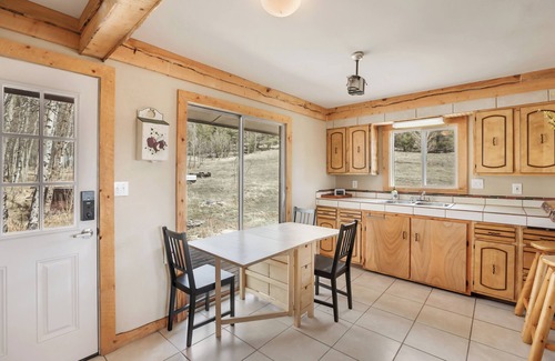 Lake George Cabin | Cozy Cabin -backs to forest, close to fishing