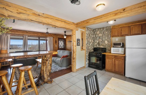 Lake George Cabin | Cozy Cabin -backs to forest, close to fishing