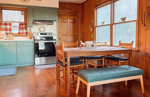Etlan Cabin | cozy cabin bordering shenandoah national park