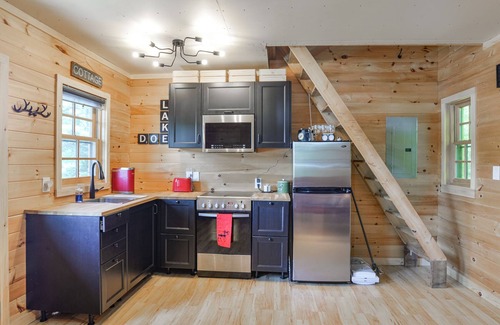 McMurrich/Monteith Cabin | Cozy Cabin + Bunkie~lakefront~muskoka~watertoys