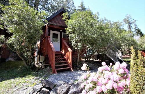 Ucluelet House | Cozy Cabin Centrally Located Close To Walking Trails And Beaches!