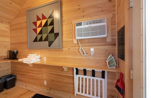 Sandy Point Cabin | Cozy cabin close to Acadia NP in Mid-Coast Maine! New Sauna! - Cabin #2 Maple
