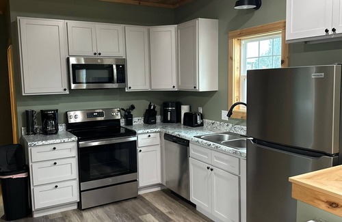 Burkesville Cabin | Cozy cabin close to Dale Hollow Lake State Resort Park! Cabin#2