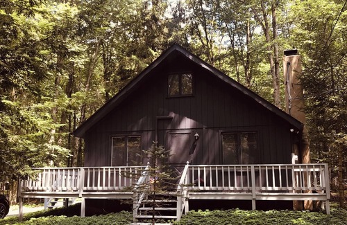 Albrightsville Ski Chalet | Cozy Cabin Close to Pocono Attractions with Community Lakes and Pools