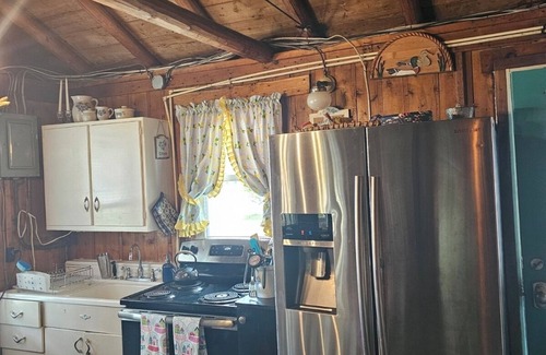 Black River Cottage | Cozy Cabin/Cottage