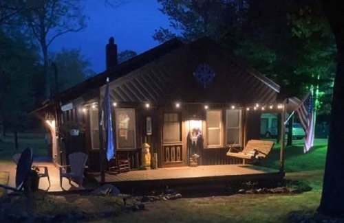 Black River Cottage | Cozy Cabin/Cottage