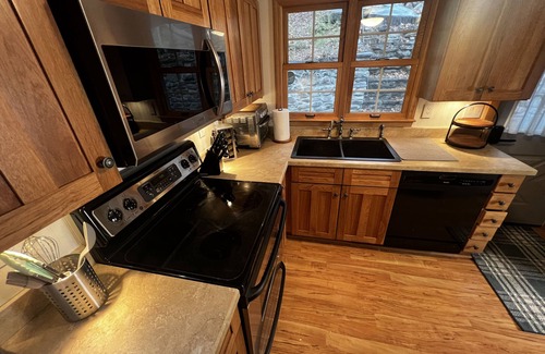 White Mills House | Cozy Cabin directly on Lake Wallenpaupack
