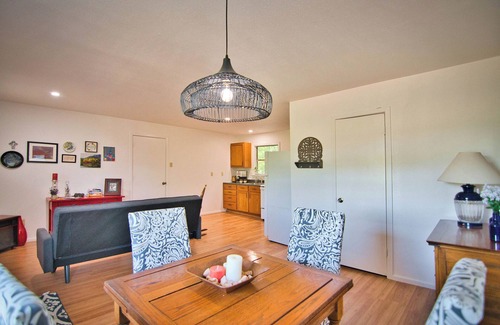 Fredonia Cabin | Cozy cabin for 2, 9 miles N. of Mason with WiFi, AC, hiking starry nights.