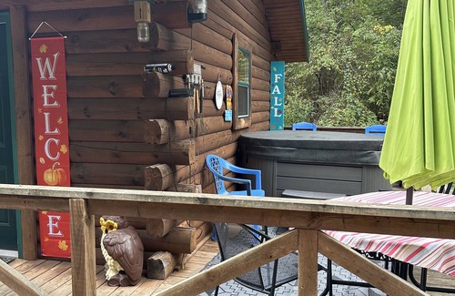 Wellston Cabin | Cozy cabin for two in the woods w Hot tub