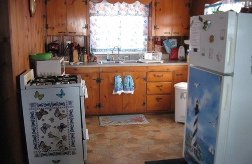 Gloucester Point Cabin | Cozy Cabin Getaway with Beautiful Sunsets on York River, minutes from Yorktown