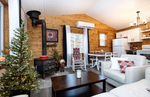 Saint Malo Cabin | Cozy Cabin Getaway in St. Malo - Cabin 16