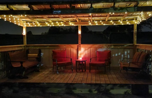 Smiths Grove House | Cozy cabin getaway - Country setting - pond with walking trail