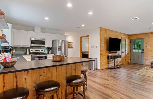 Van Zandt County House | Cozy Cabin! Hot Tub | Nature | Ponds
